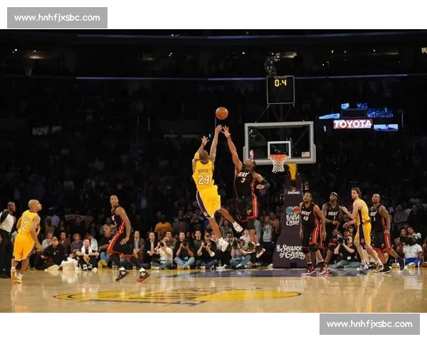 17 记三分雨浇灭活塞！米切尔压哨燃爆，韦德统治内线